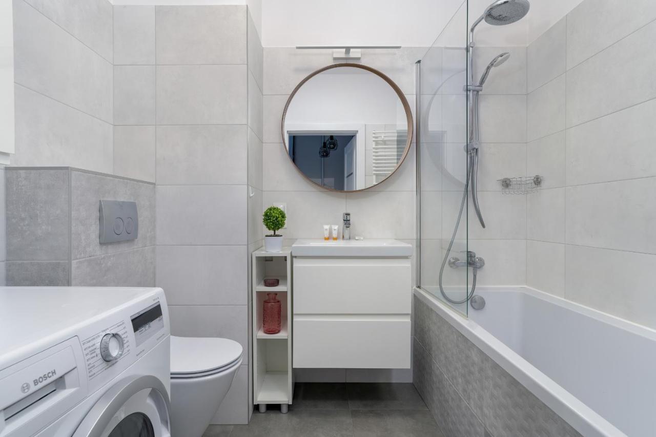 Stylish & Comfy Garbary Apartments With Parking By Noclegi Renters Poznań Exteriör bild