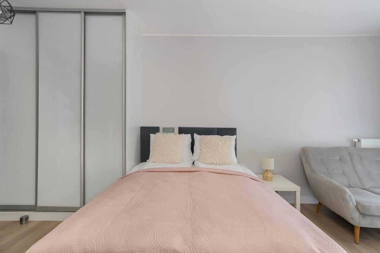 Stylish & Comfy Garbary Apartments With Parking By Noclegi Renters Poznań Exteriör bild