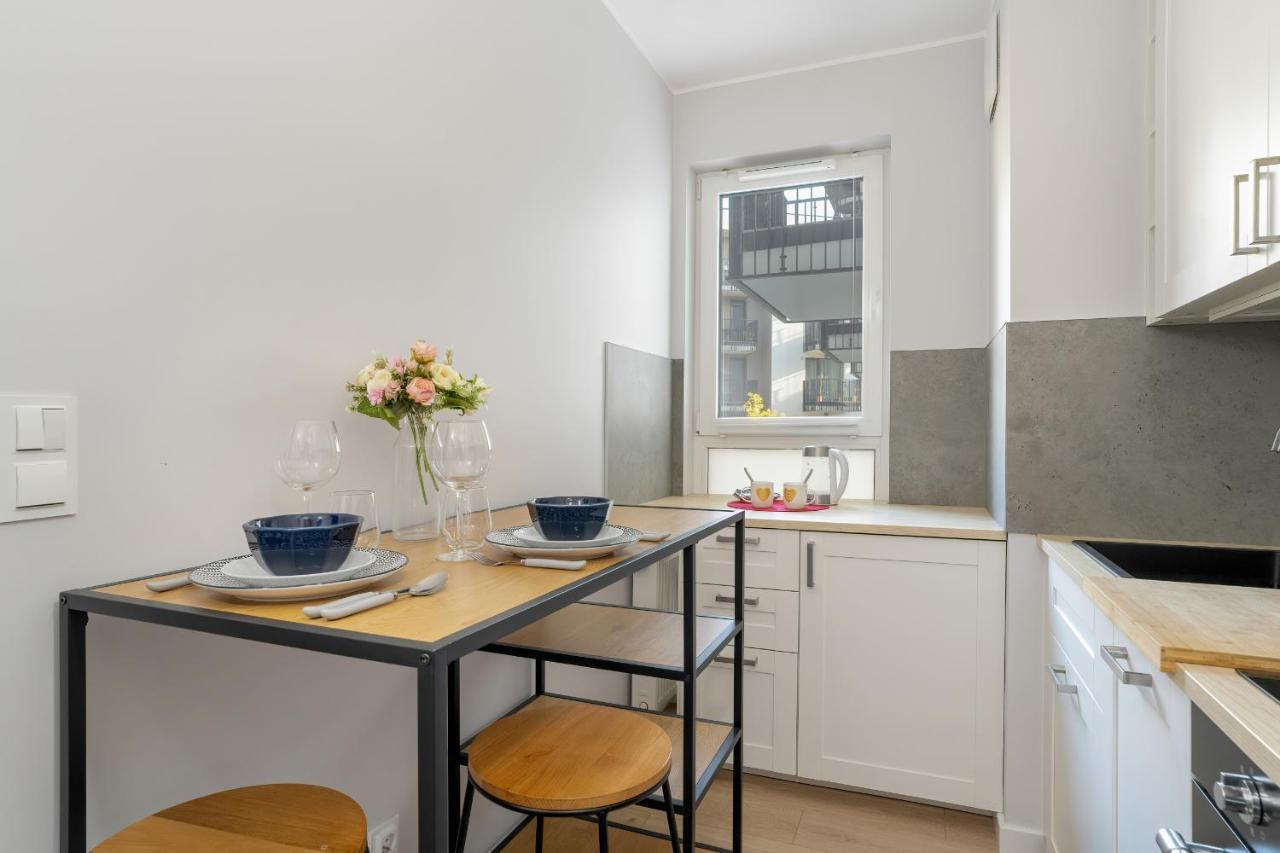 Stylish & Comfy Garbary Apartments With Parking By Noclegi Renters Poznań Exteriör bild