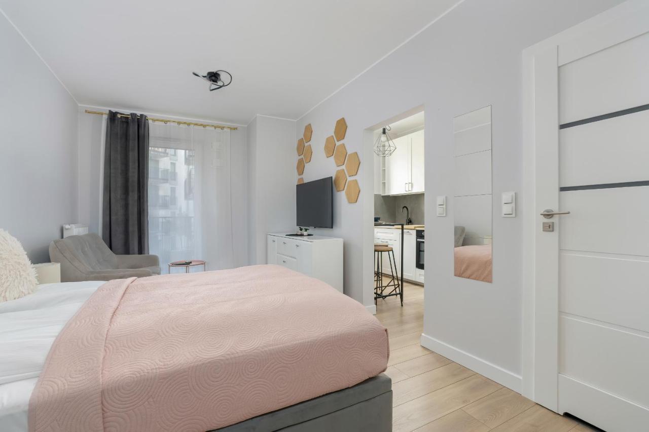 Stylish & Comfy Garbary Apartments With Parking By Noclegi Renters Poznań Exteriör bild