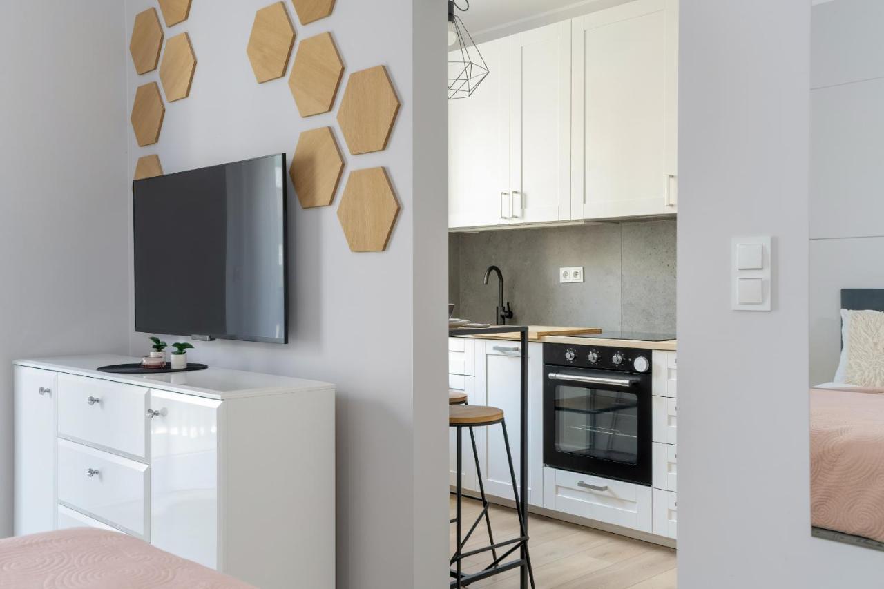 Stylish & Comfy Garbary Apartments With Parking By Noclegi Renters Poznań Exteriör bild