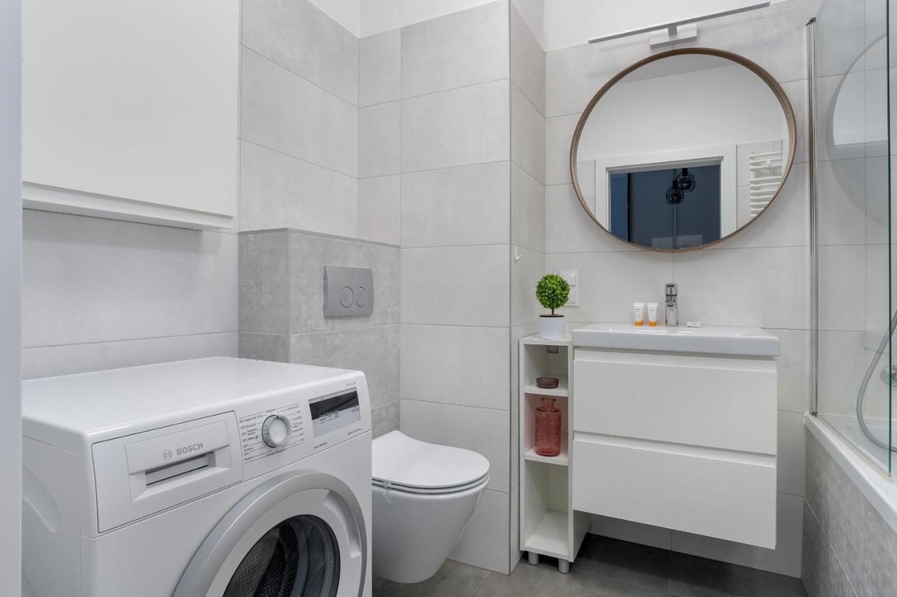 Stylish & Comfy Garbary Apartments With Parking By Noclegi Renters Poznań Exteriör bild