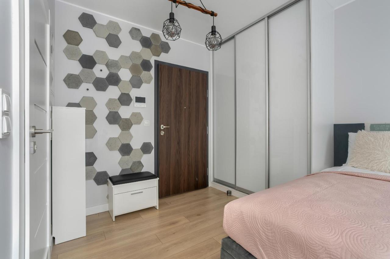 Stylish & Comfy Garbary Apartments With Parking By Noclegi Renters Poznań Exteriör bild
