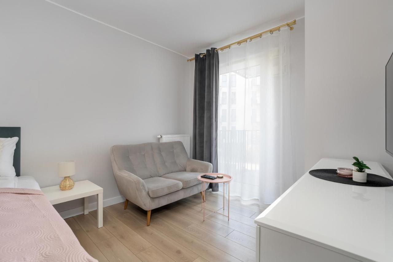 Stylish & Comfy Garbary Apartments With Parking By Noclegi Renters Poznań Exteriör bild
