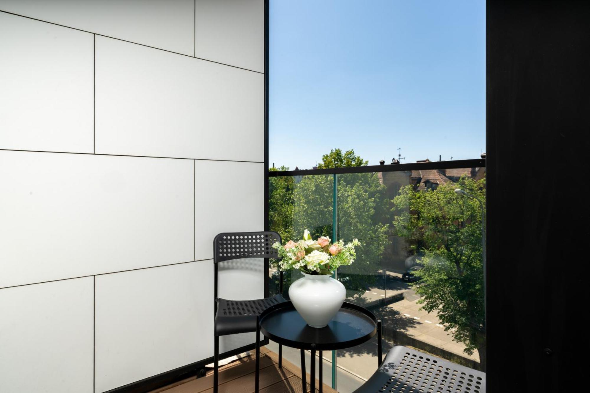 Stylish & Comfy Garbary Apartments With Parking By Noclegi Renters Poznań Exteriör bild
