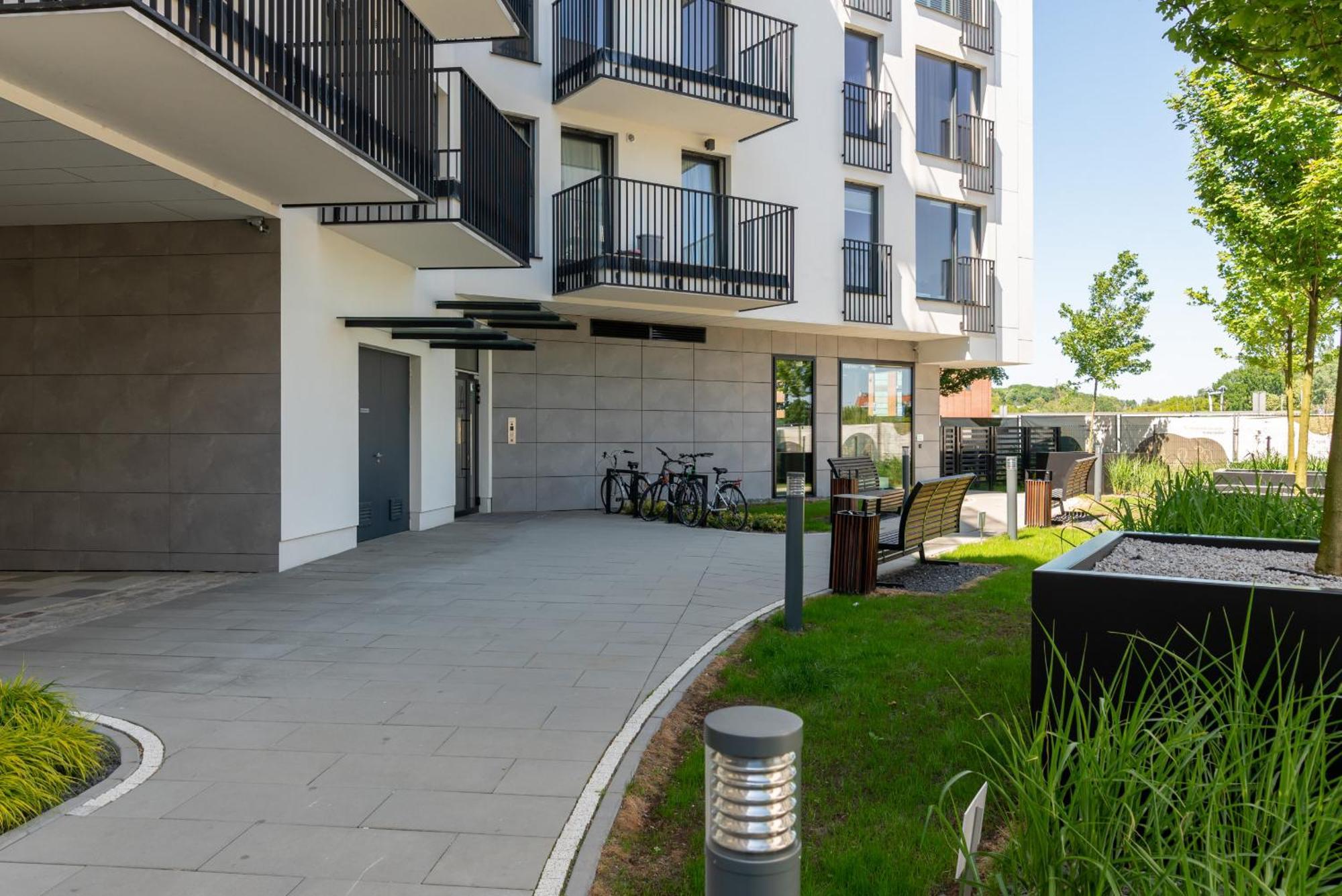 Stylish & Comfy Garbary Apartments With Parking By Noclegi Renters Poznań Exteriör bild