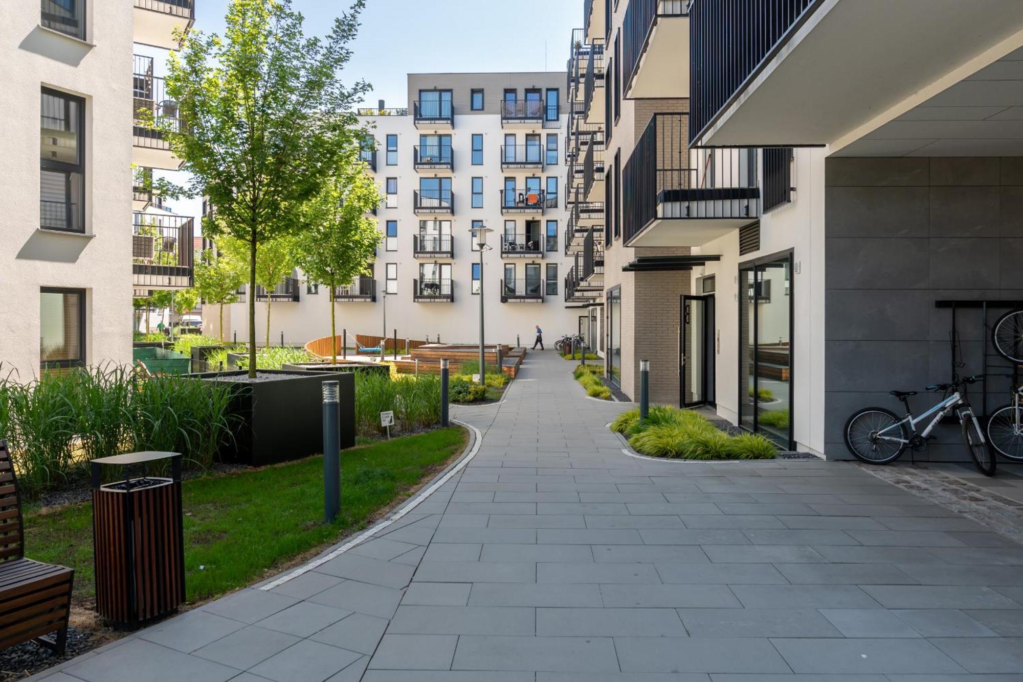 Stylish & Comfy Garbary Apartments With Parking By Noclegi Renters Poznań Exteriör bild