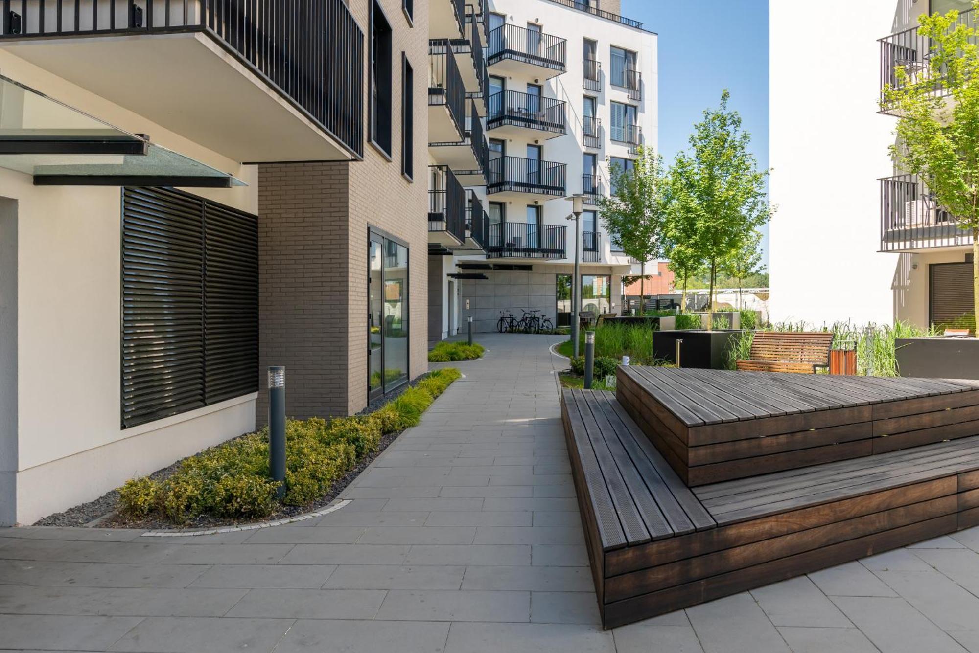 Stylish & Comfy Garbary Apartments With Parking By Noclegi Renters Poznań Exteriör bild