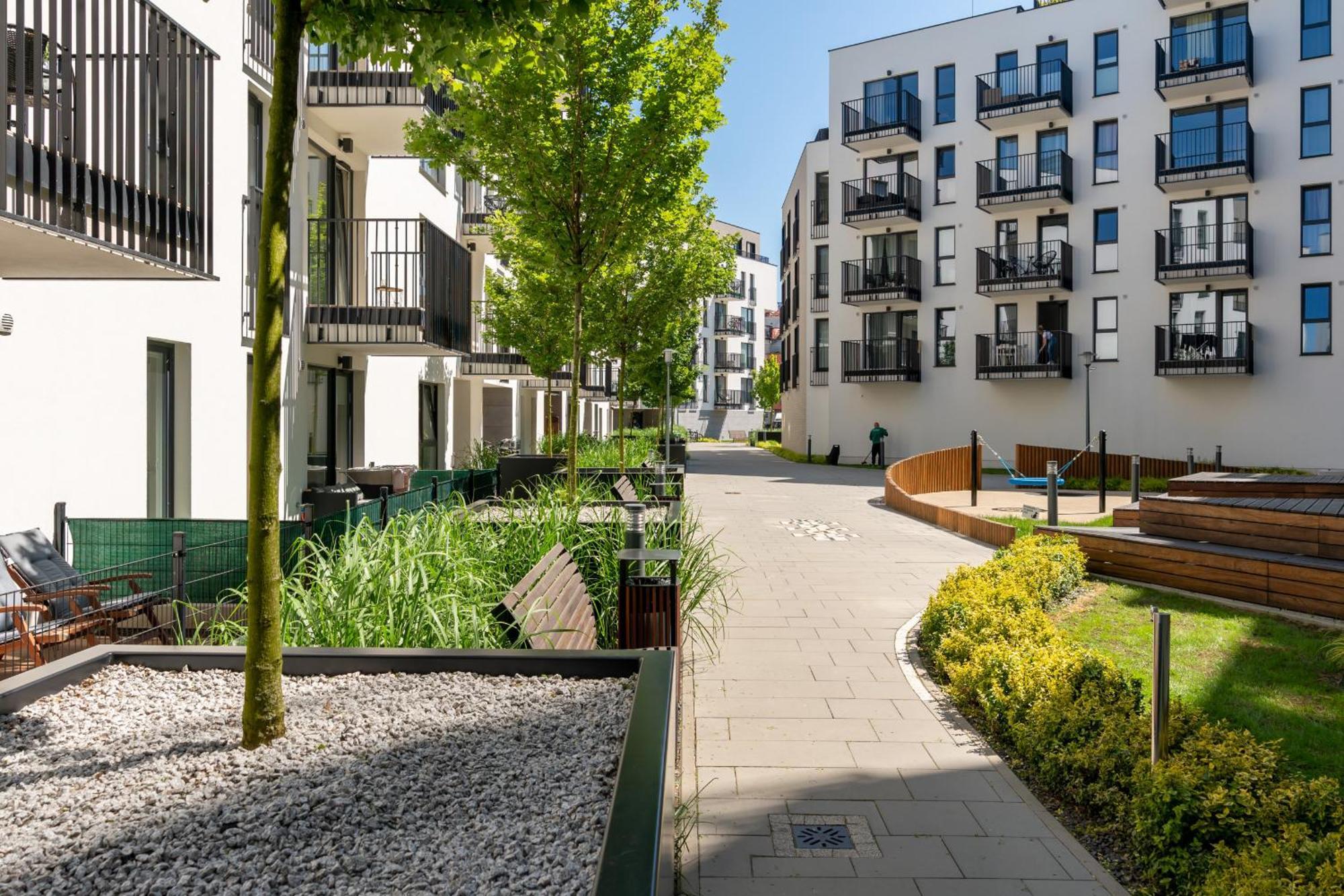 Stylish & Comfy Garbary Apartments With Parking By Noclegi Renters Poznań Exteriör bild