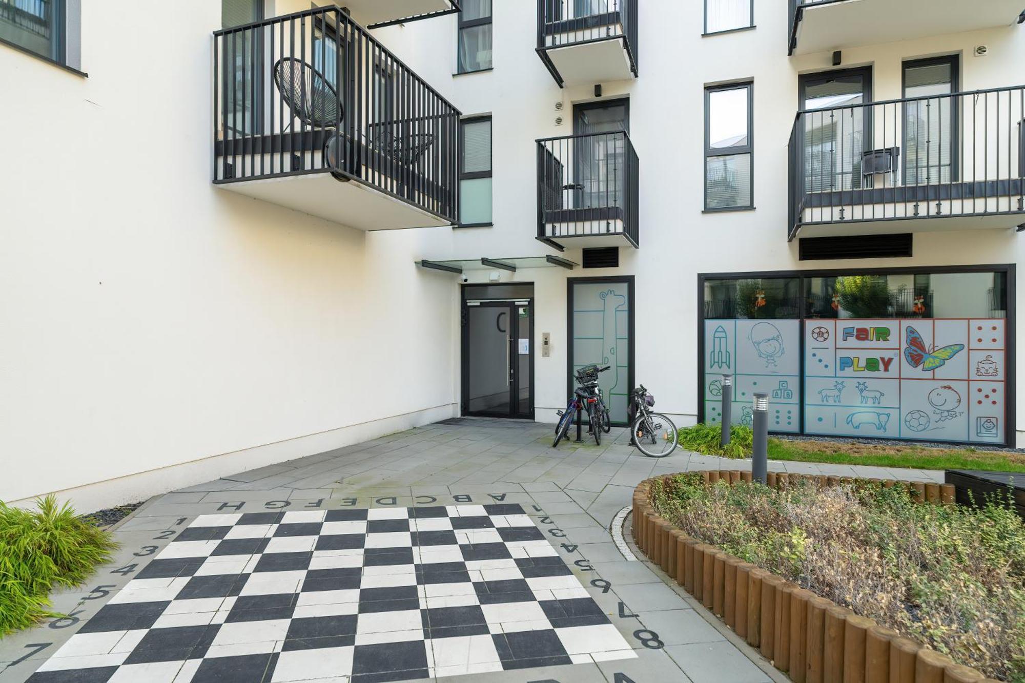Stylish & Comfy Garbary Apartments With Parking By Noclegi Renters Poznań Exteriör bild