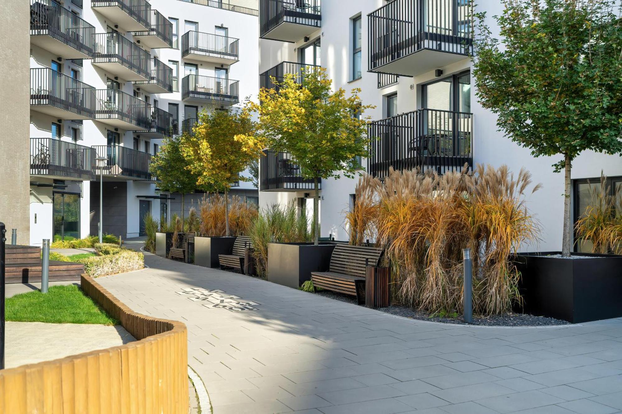 Stylish & Comfy Garbary Apartments With Parking By Noclegi Renters Poznań Exteriör bild